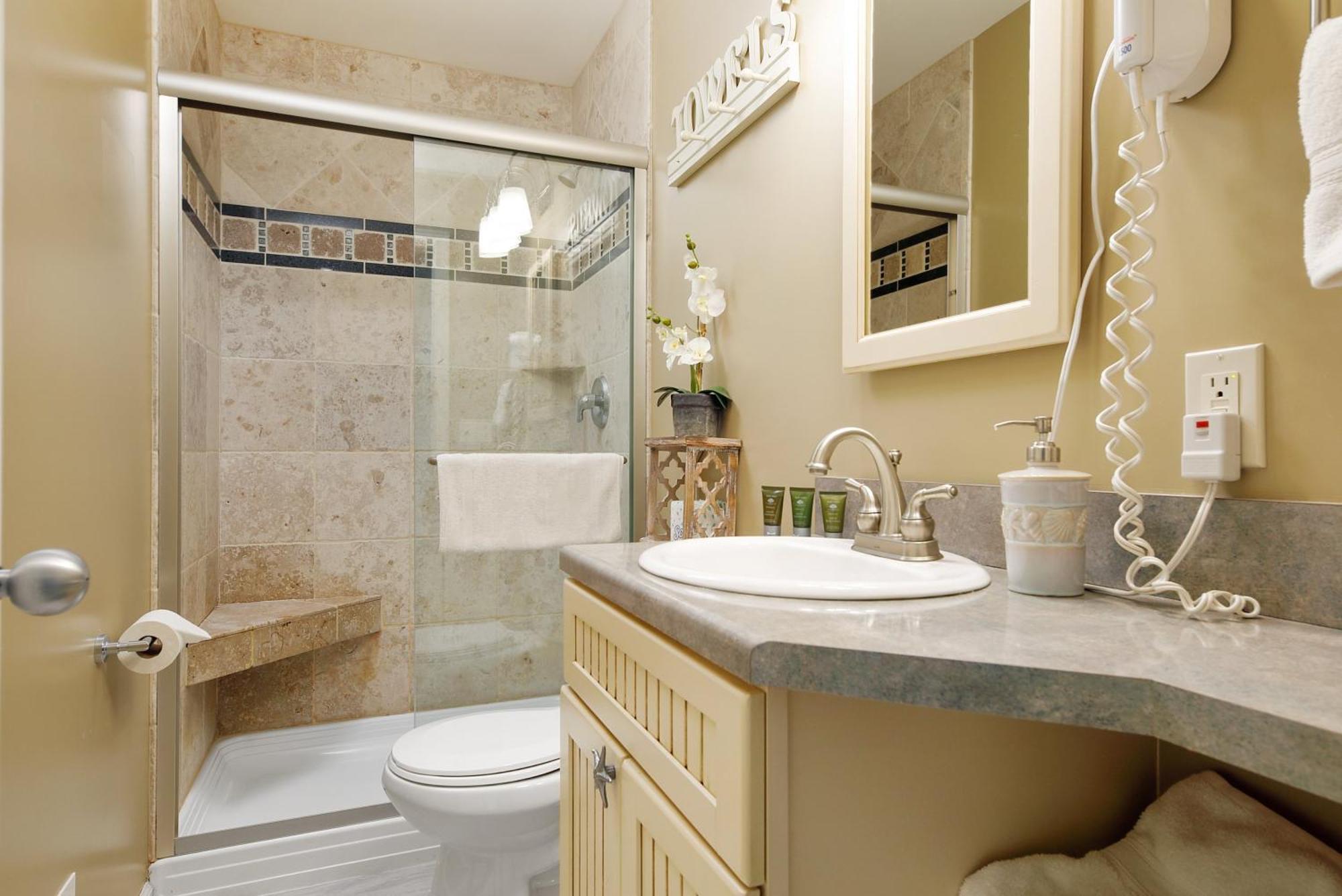 Gorgeous 2 Bedroom Lake View Condo Traverse City Exterior foto