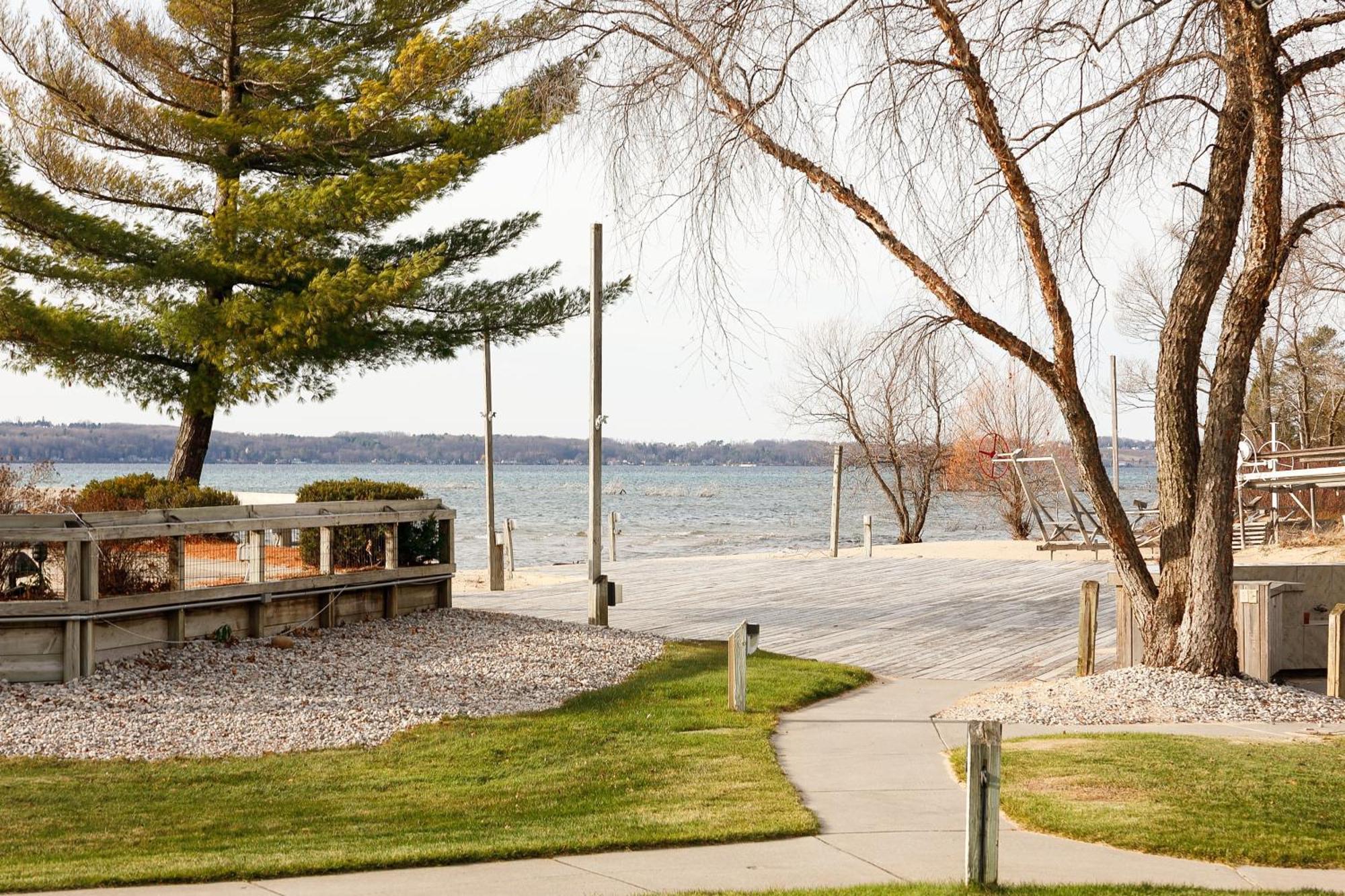 Gorgeous 2 Bedroom Lake View Condo Traverse City Exterior foto